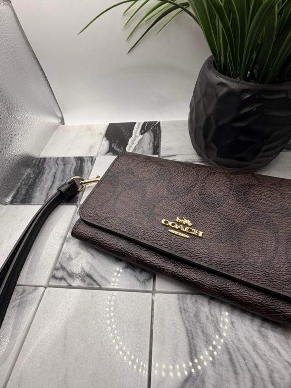 Coach Signature Brown Wristlet Wallet 🤎✨